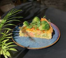 Киш с форелью и брокколи