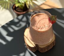 Нежный клубнично-банановый смузи