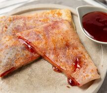 Блин с клюквенным вареньем