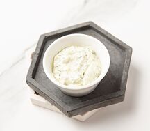 Соус с майонезом и огурчиками