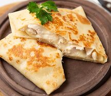 Блин с курой и плавленым сыром