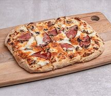 Римская пицца с домашней ветчиной и грибами