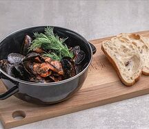 Мидии в томатном соусе