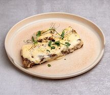 Томленые ребра в сырном соусе