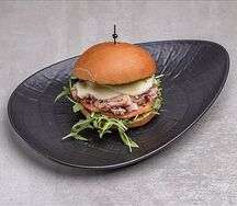 Итальяно веро бургер с фирменной поркеттой и соусом песто