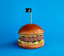 Бургер с голубым сыром