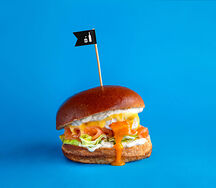 Бургер с лососем слабой соли