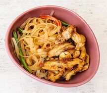 Рисовая лапша с курицей