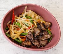 Рисовая лапша с говядиной