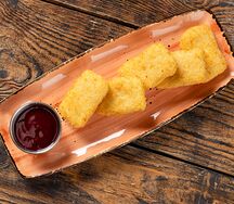 Сулугуни с малиновым соусом