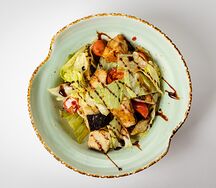 Салат с хрустящими баклажанами