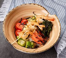 Боул с жареной креветкой и соусом том ям