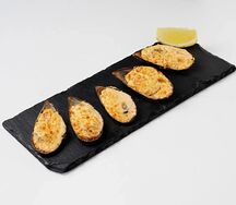 Запеченные мидии под сырным соусом