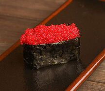 Суши с икрой тобико