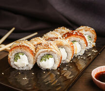 Ролл Филадельфия с угрем