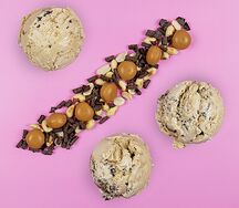 Мороженое КендиКрим крем-брюле с карамелью, арахисом и шоколадной крошкой