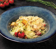 Салат Цезарь с цыпленком