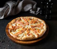 Пицца с лососем