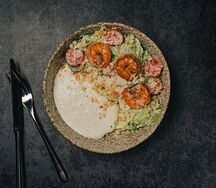 Салат Цезарь с креветками