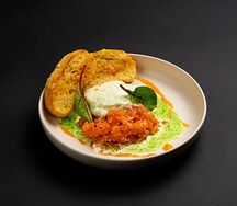 Тартар из форели с соусом сливочный васаби