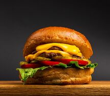 Большой классический бургер BBQ