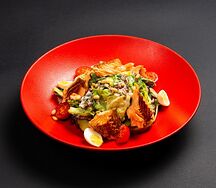 Салат с лососем горячего копчения