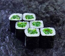 Хосомаки с чукой