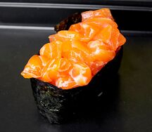 Суши спайси лосось