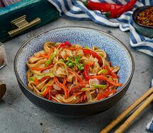 С овощами и соусом