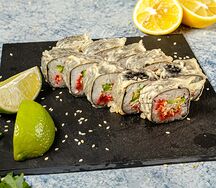 Горячий ролл с крабом