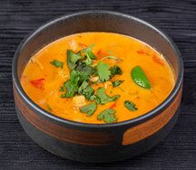 Том ям с куриным филе