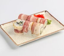 Ролл с беконом