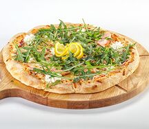 Пицца с лососем