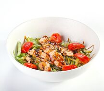 Салат с жаренным лососем