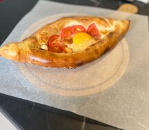 Хачапури по-аджарски с помидорами