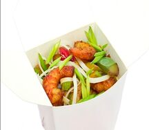 Креветки с лапшой и овощами