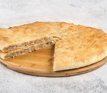 Пирог с мясом сыром и зеленью