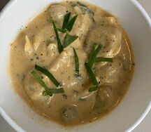 Пельмени в соусе том ям