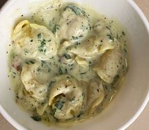 Пельмени в соусе васаби