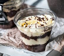 Десерт Шоколадное печенье с кремом