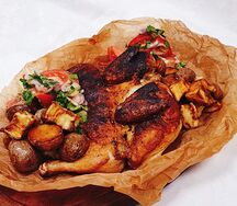 Цыплёнок табака с жареными баклажанами