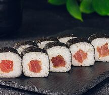 Ролл с тунцом