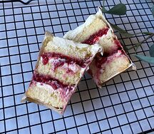 Трайфлы ванильные с клубничным компоте