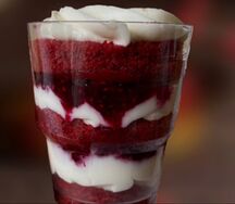 Трайфлы красный бархат с малиновым ганашем