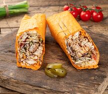 Шаурма в сырном лаваше с курицей острая