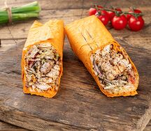 Шаурма в сырном лаваше с курицей