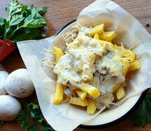 Картофель фри с грибным рагу