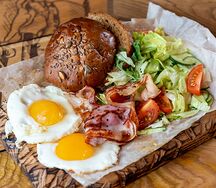 Завтрак с глазуньей