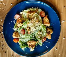 Цезарь с курицей