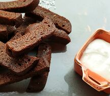 Гренки с соусом Блю чиз